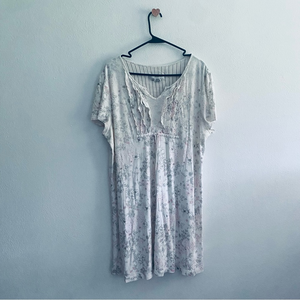 Karen Neuburger floral nightgown